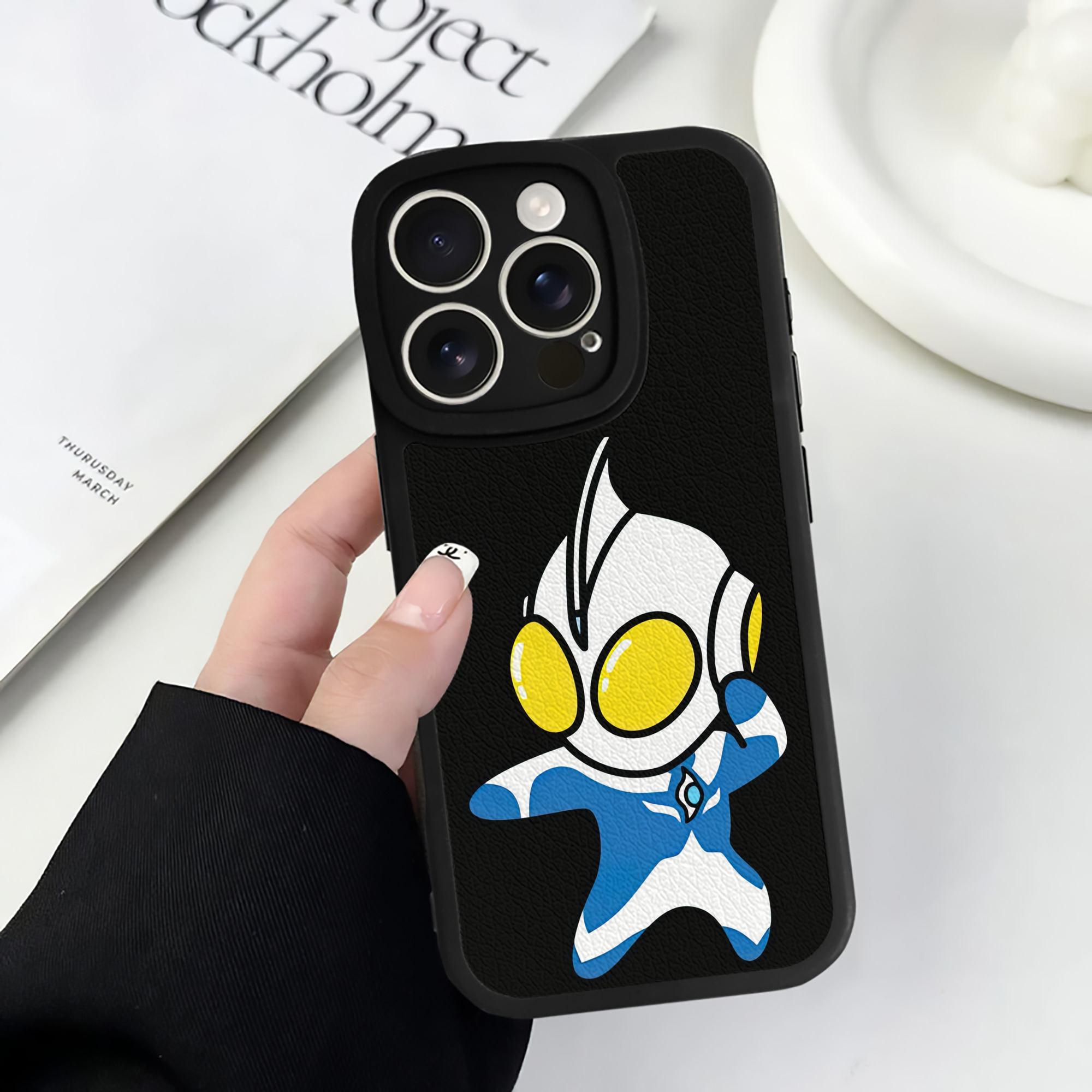 （画像用） ウルトラマン Ultraman 【iPhone 16シリーズ対応】シリコンスマホケース（レザー調） 材質：シリコン